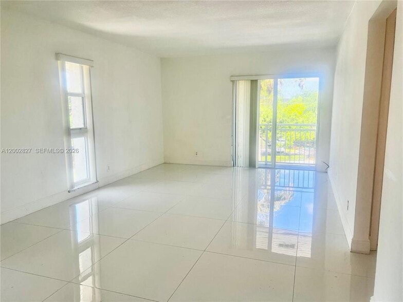 Building Photo - 405 S Pine Island Rd