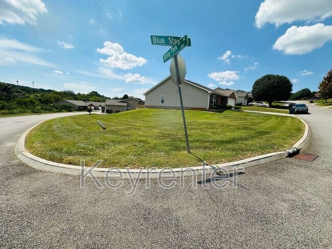 Building Photo - 5330 Blue Star Dr