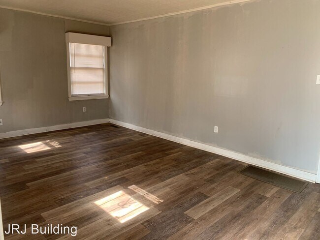 Building Photo - 2 br, 1 bath House - 707 W. 16th Street