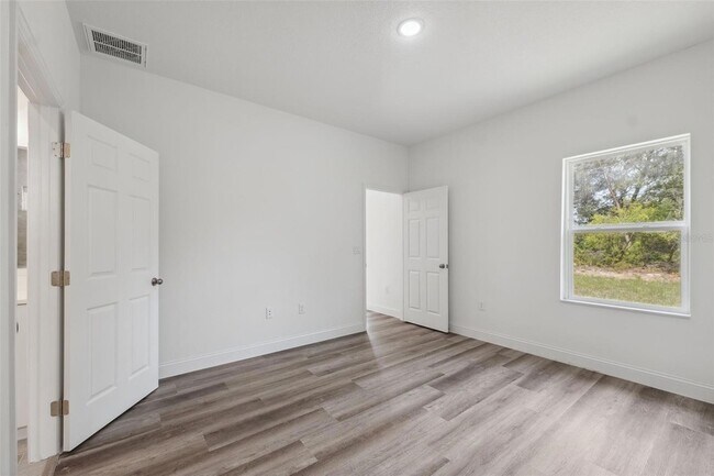 Building Photo - 16904 SW 30th Avenue Rd