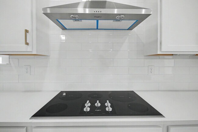 Building Photo - 3084 Claredon St