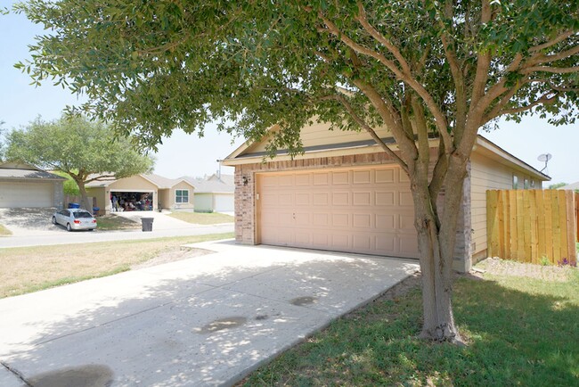 Building Photo - Great One-Story Home Near Lackland AFB Now...