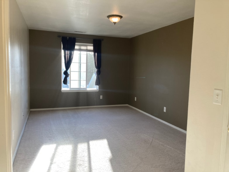 Building Photo - 2940 W Villard St