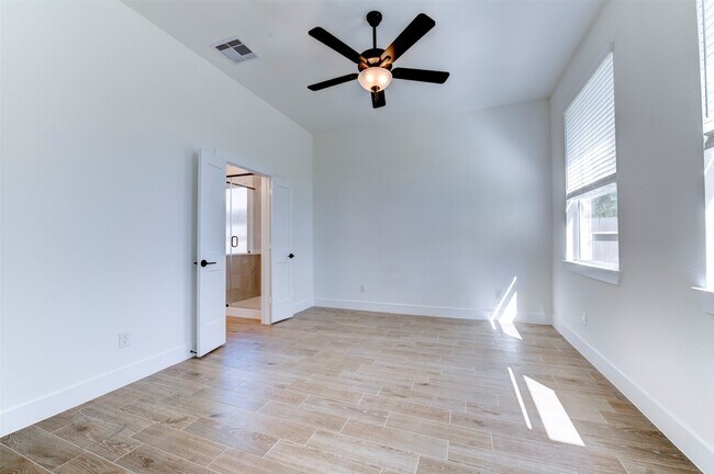 Building Photo - 156 Sea Foam Ct