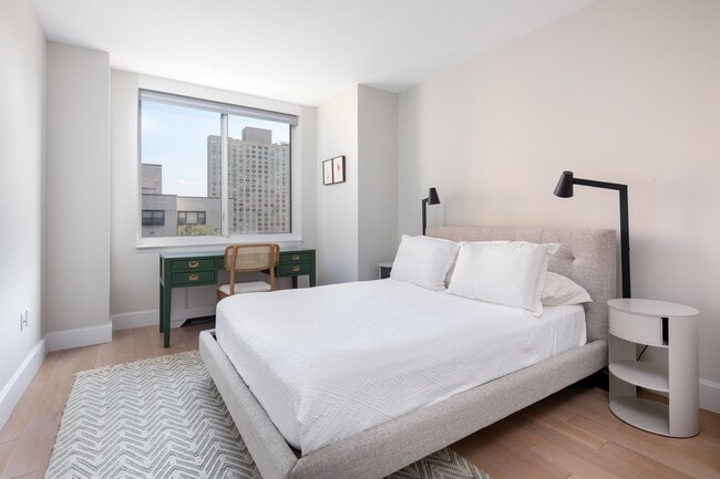 Building Photo - 389 E 89th St