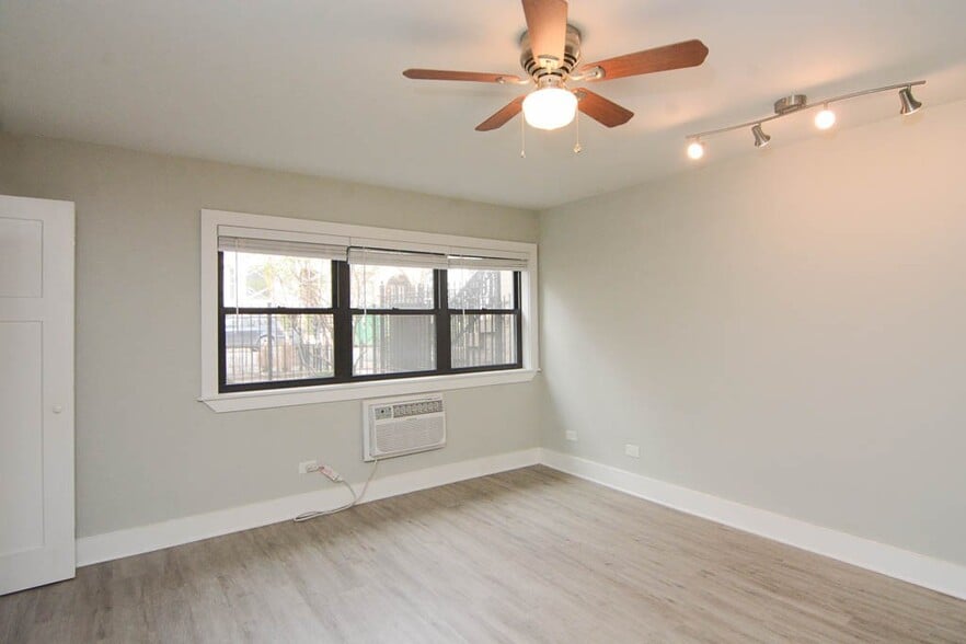 Building Photo - 1538 N Dearborn St