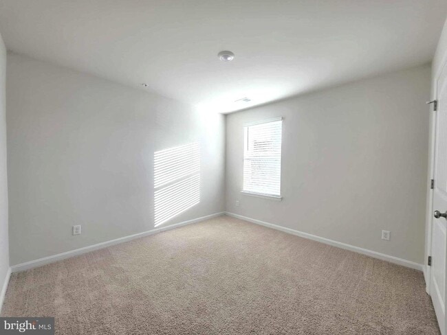 Building Photo - 374 Robbins Farm Rd