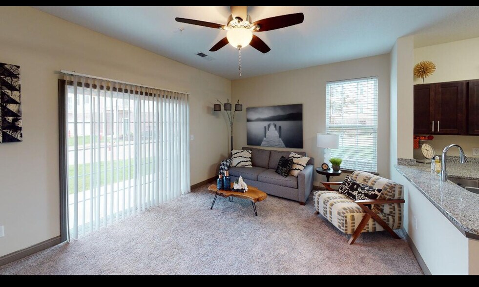 Primary Photo - 107 Presido Ln