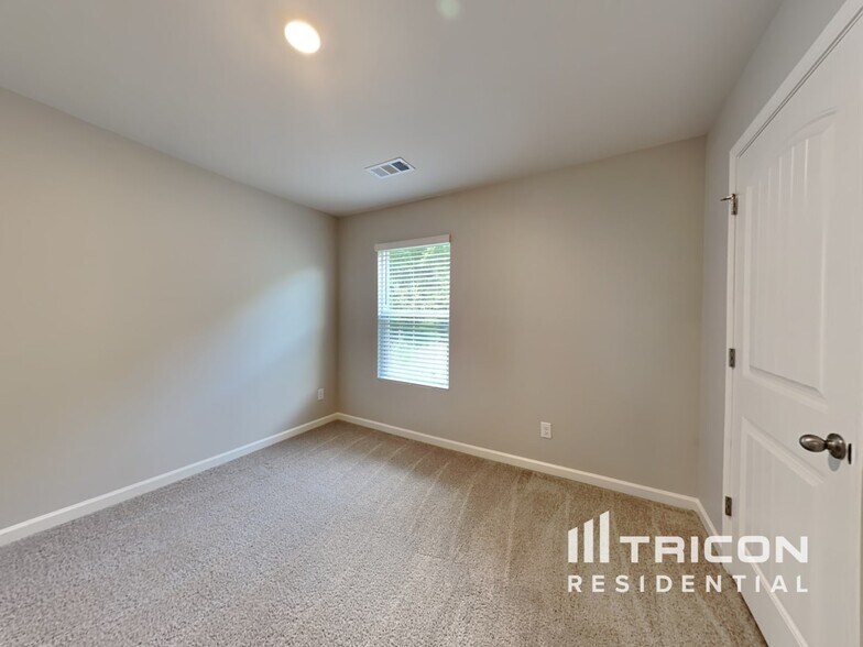 Building Photo - 4827 Golden Finch Ln