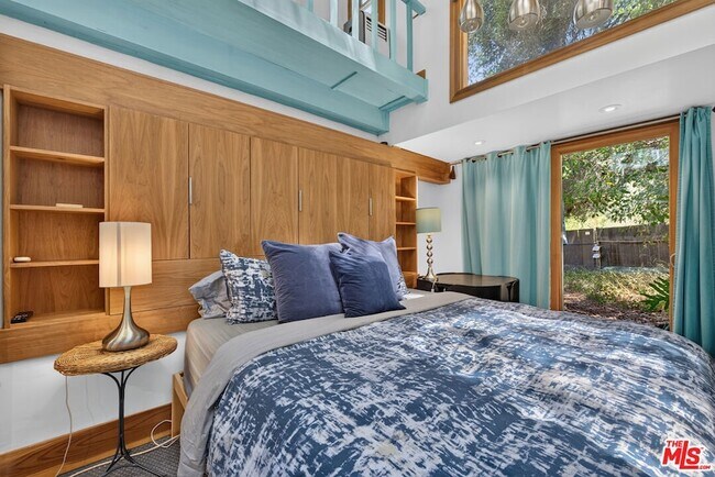 Building Photo - 1738 Topanga Skyline Dr