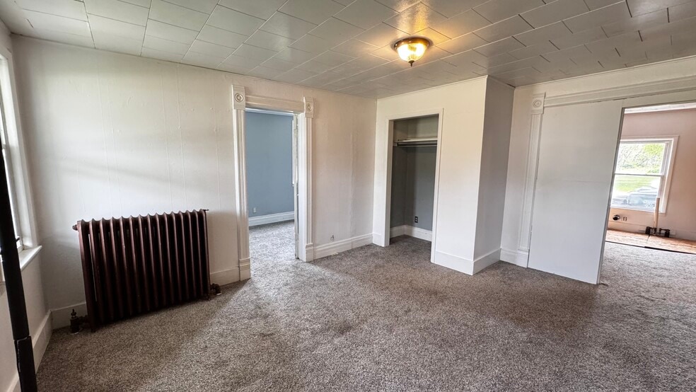 Bedroom 1 - 180 Martin St