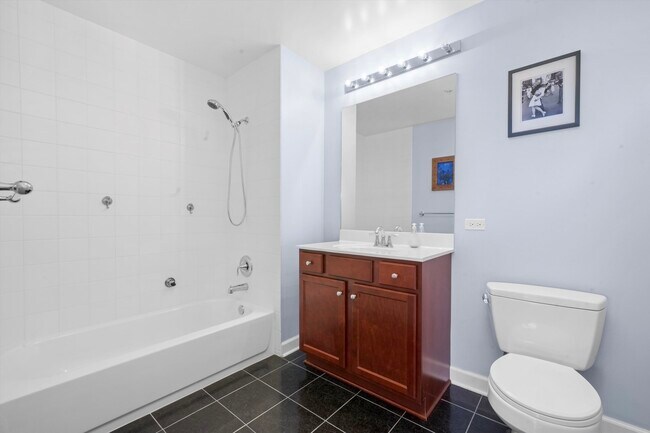 Building Photo - 100 E 14th St