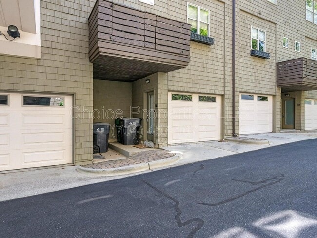 Building Photo - 1166 Park West Dr