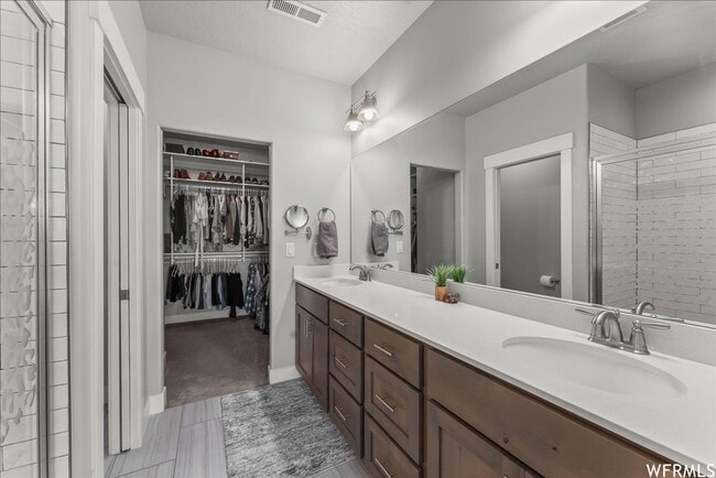 Building Photo - BEAUTIFUL TOWNHOUSE W 2 CAR GARAGE ATTACHED