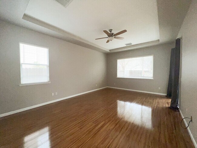 Building Photo - Spacious Single Story Three Bedroom Home