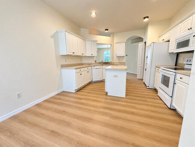 Building Photo - 27353 Edenfield Dr