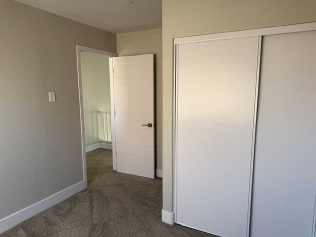 Building Photo - STUNNING & GORGEOUS 4 BED/2.5 BATH POOL HOME IN ELDORADO! *** ONLY $2,599 ***