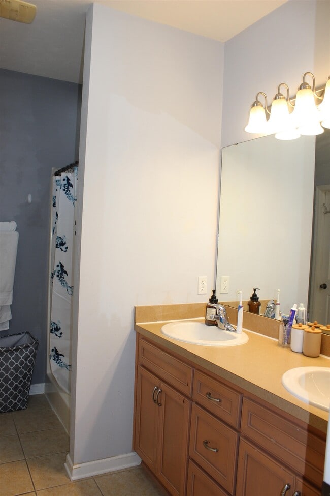 Building Photo - 682 Brooke Hampton Dr