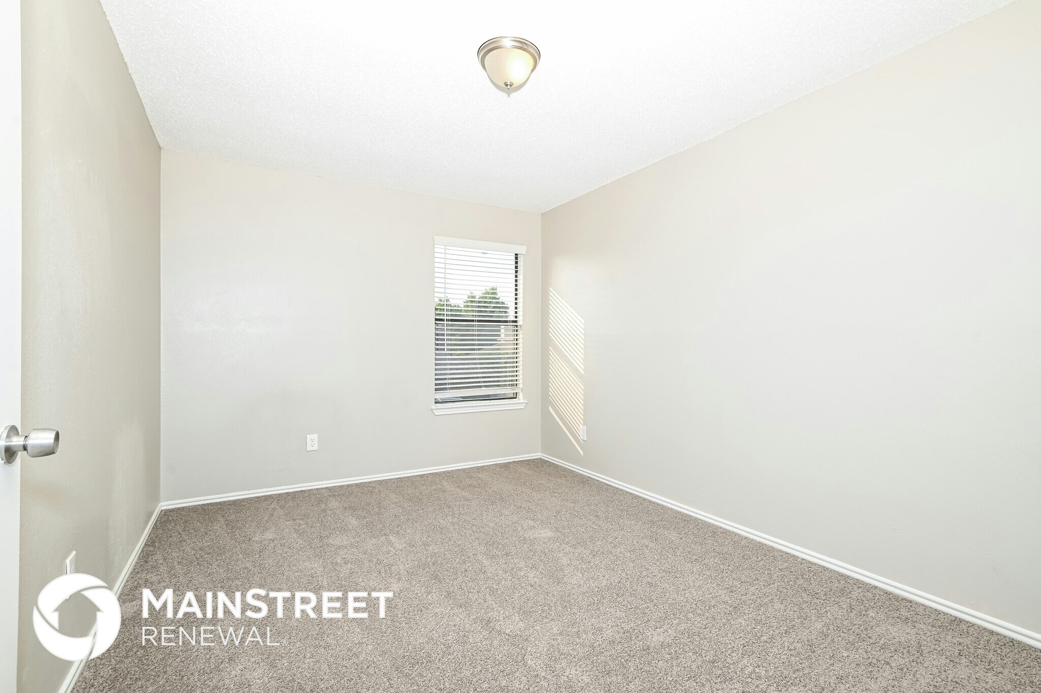 Building Photo - 1820 Alameda Dr