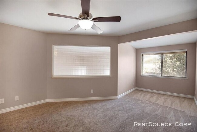 Building Photo - 3 Bedroom Sunrise Home for Lease in Valencia