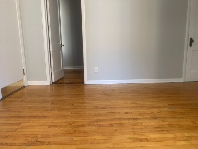 Building Photo - 1424 N Maplewood Ave