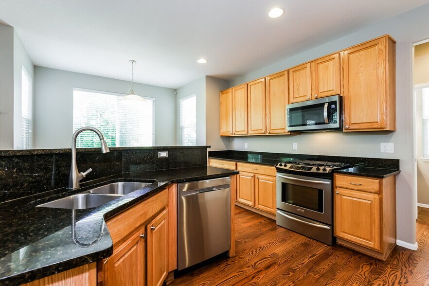 Building Photo - 3768 Deer Valley Dr