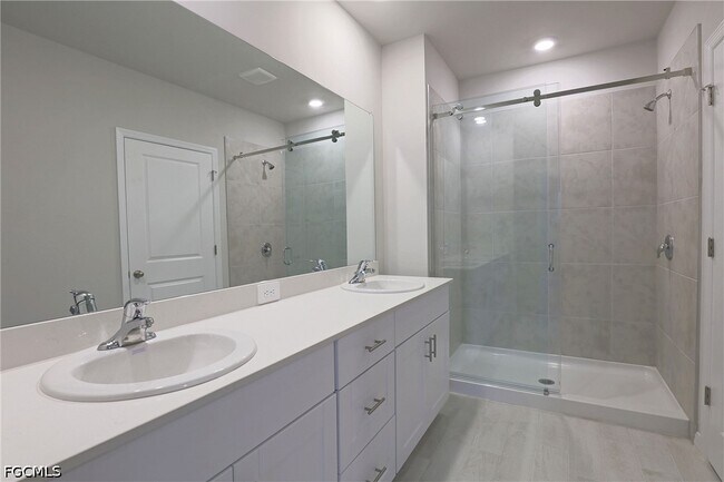 Building Photo - 1156 Brooklands Dr