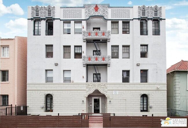 Building Photo - 250 S Kenmore Ave