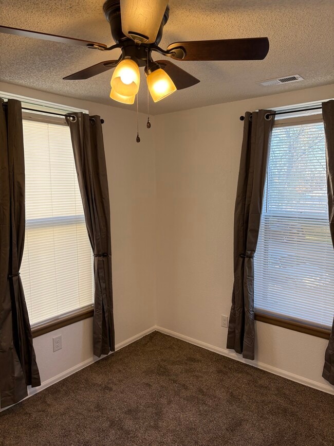 Building Photo - 301 W Abriendo Ave