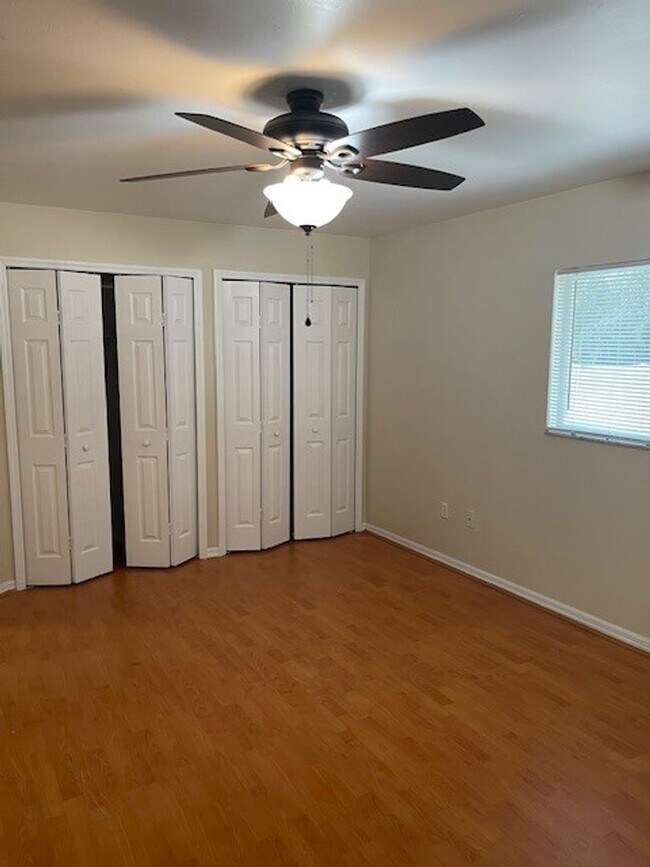 Building Photo - 910 SW 34th Terrace