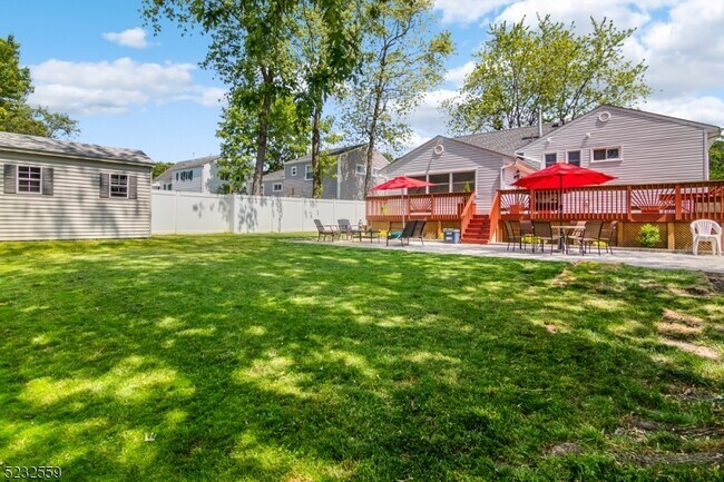 Building Photo - 237 Perry St