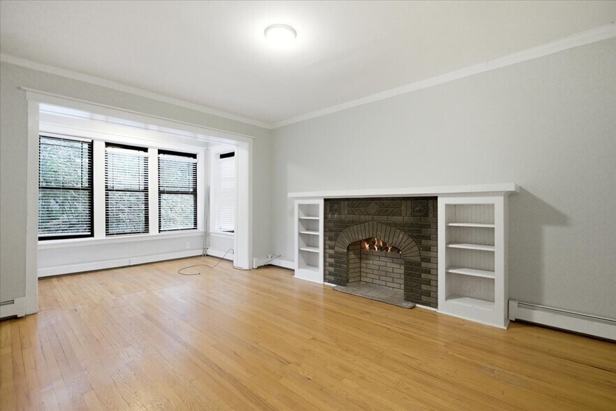 Building Photo - 5432 S Drexel Ave