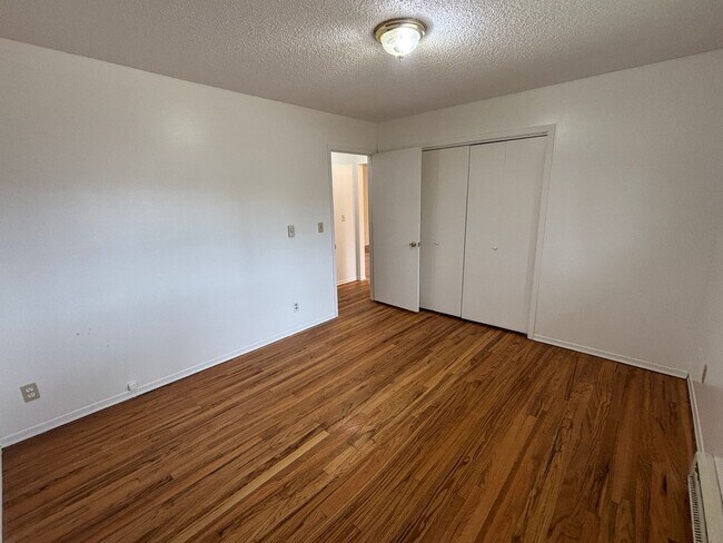 Building Photo - 802 N 20th Ave