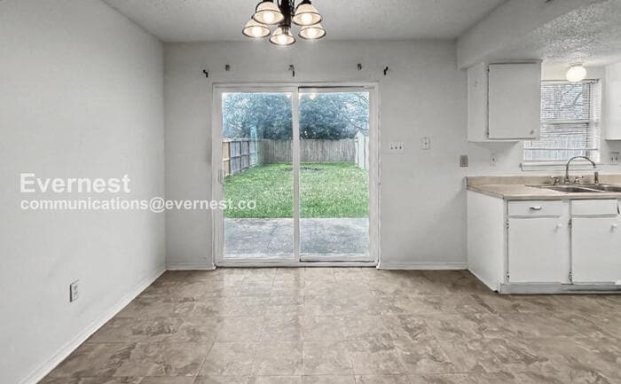 Building Photo - 3206 Abbey Field Ln