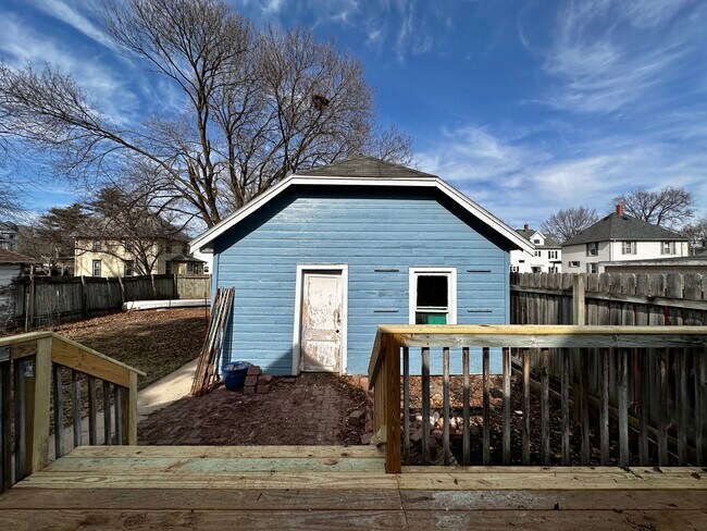 Building Photo - 1008 Giles St