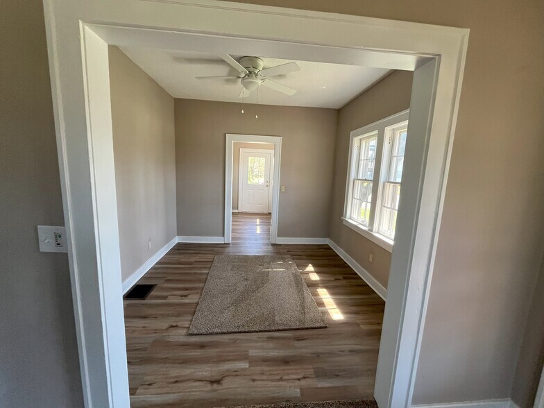 Building Photo - 502 Kingwood Dr
