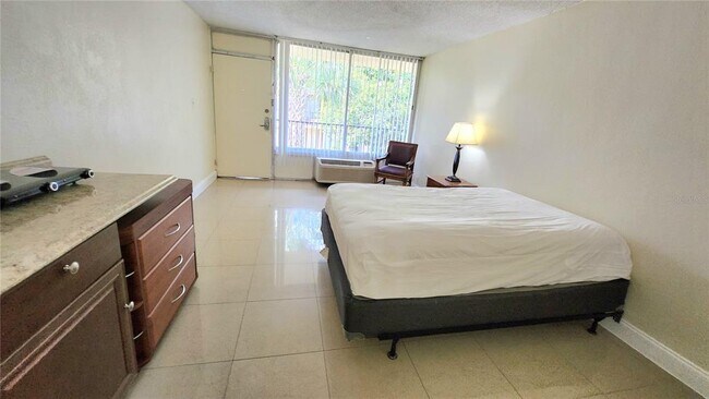 Building Photo - 7900 S Orange Blossom Trail