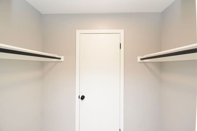 Building Photo - Remodeled 2 Bedroom 2 Bath Unit with Great Amenities! $500 off First Month Rent!