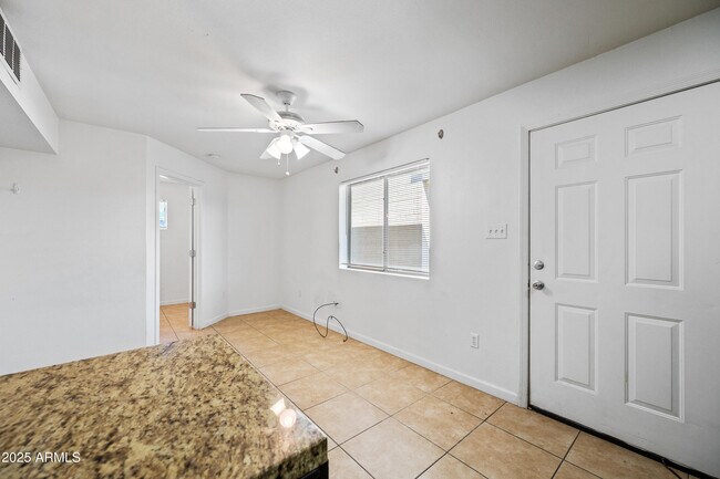 Building Photo - 3949 E Earll Dr