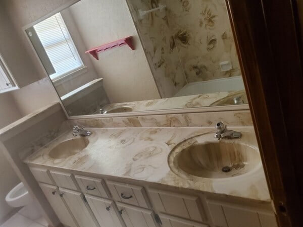 Building Photo - 105 SE Tattershall Way