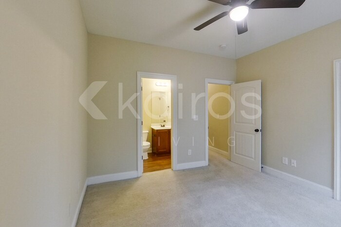 Building Photo - 912 Golden Bell Ln