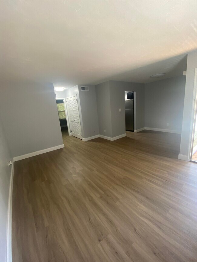 Building Photo - 1530 Live Oak Dr