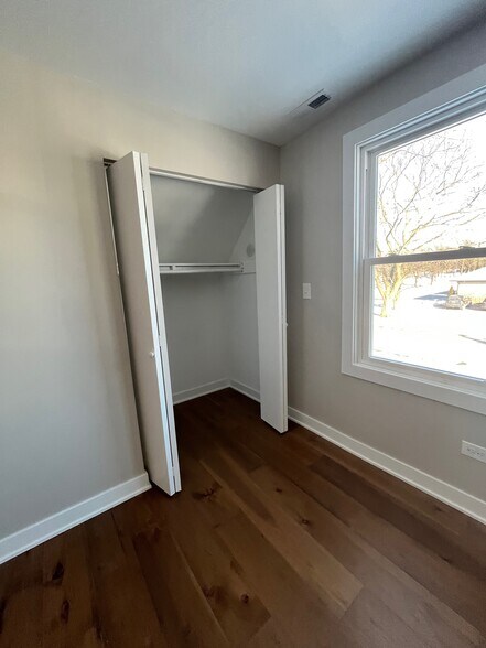 Building Photo - 138 N 14th Ave