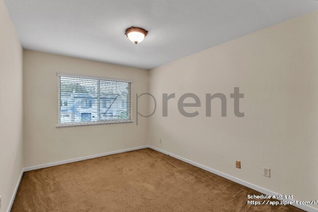 Building Photo - 280 Prague St