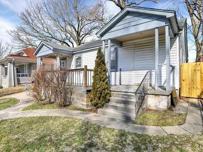 Building Photo - 1840 Manila Ave