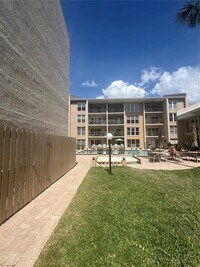 Building Photo - 845 Benjamin Franklin Dr