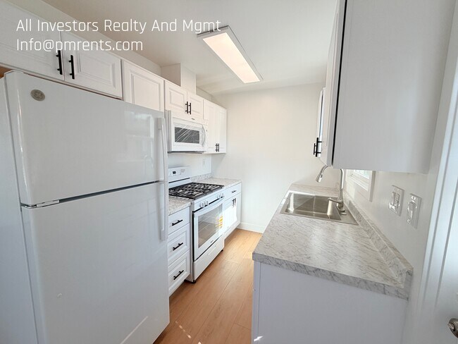 Building Photo - 1922 S Tremont St