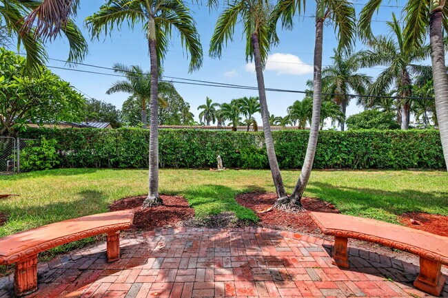 Building Photo - 2060 Tropic Isle