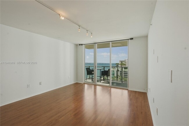 Building Photo - 1155 Brickell Bay Dr