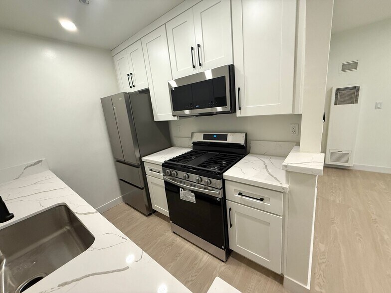 Building Photo - 3317 Keystone Av